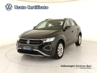 Usata VW T-Roc Life 116 CV (85 kW) 2023 Nero SUV