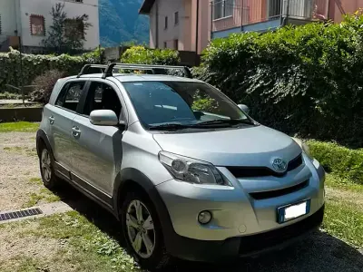 Usata Toyota Urban Cruiser 90 CV (66 kW) 2009 Grigio Utilitaria