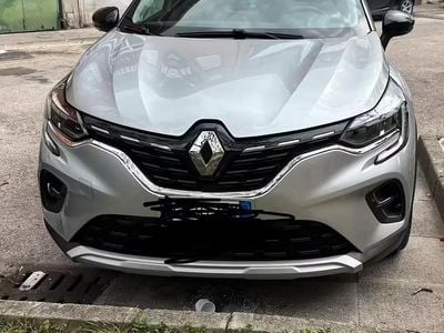 Usata Renault Captur Techno 100 CV (73 kW) 2023 Grigio SUV