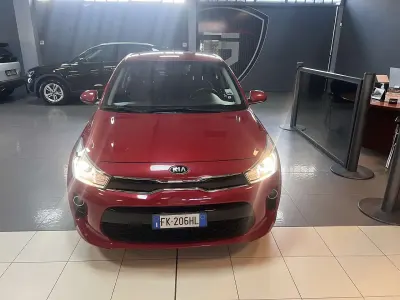 Usado Kia Rio Active 77 CV (56 kW) 2017 Rojo Berlina