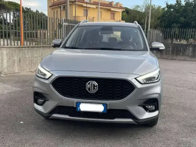 Usata MG ZS Luxury 106 CV (77 kW) 2024 Argento SUV