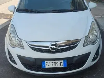 Usata Opel Corsa Club 85 CV (62 kW) 2011 Bianco Utilitaria