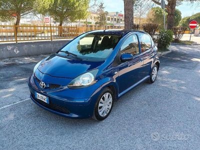 Usata Toyota Aygo 67 CV (49 kW) 2008 Blu Utilitaria