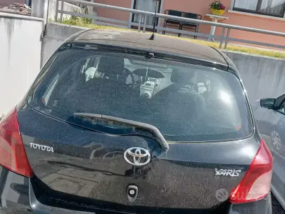 Second-hand Toyota Yaris Verso 65 CP (47 kW) 2006 Negru Monovolum