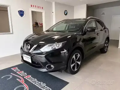 Używany Nissan Qashqai 360º 131 KM (96 kW) 2015 Czarny SUV