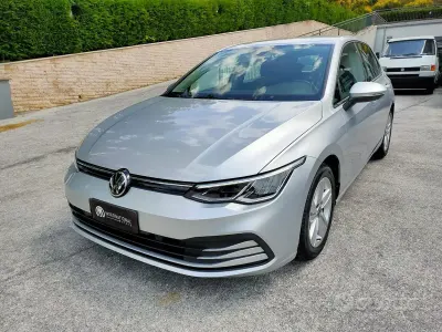 Usata VW Golf VIII Life 110 CV (80 kW) 2021 Berlina