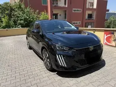 Usata Peugeot 208 Active 75 CV (55 kW) 2024 Nero Utilitaria