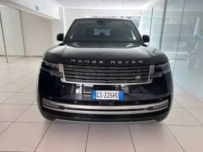 Usata Land Rover Range Rover HSE 300 CV (220 kW) 2024 Santorini black SUV