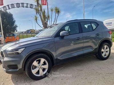 Usata Volvo XC40 163 CV (119 kW) 2019 Grigio / verde SUV