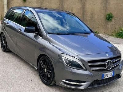 Usata Mercedes B180 Premium 109 CV (80 kW) 2012 Grigio Monovolume
