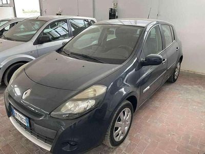 Usata Renault Clio III Dynamique 75 CV (55 kW) 2012 Blu/azzurro Berlina