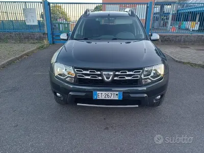 Usata Dacia Duster Lauréate 125 CV (91 kW) 2014 Grigio SUV