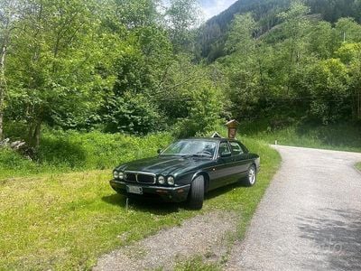 Usata Jaguar XJ8 1998 Verde Berlina