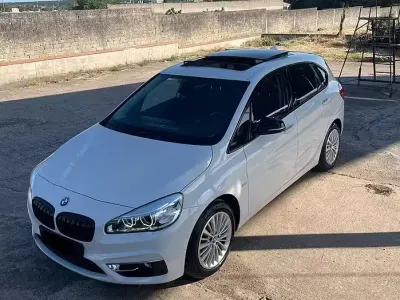 Usata BMW 218 Luxury Line 150 CV (110 kW) 2015 Bianco Monovolume