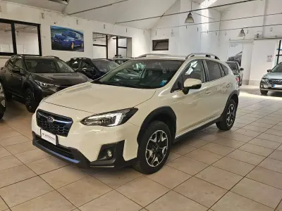 Usata Subaru XV Style 114 CV (83 kW) 2019 Chrystal white pearl SUV