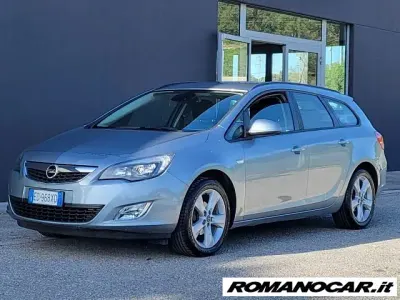 Gebraucht Opel Astra 140 PS (102 kW) 2011 Grau Kombi