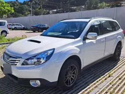 Usata Subaru Outback 150 CV (110 kW) 2010 Bianco Station wagon
