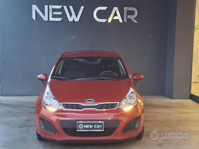 Käytetty Kia Rio EX 85 HP (62 kW) 2012 Punainen Sedan