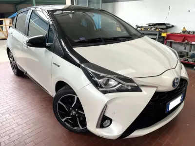 Usata Toyota Yaris Hybrid Edition 73 CV (53 kW) 2018 Madreperla Berlina