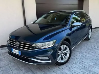 Usata VW Passat Alltrack 200 CV (147 kW) 2022 Acquamarinblau metallic Station wagon