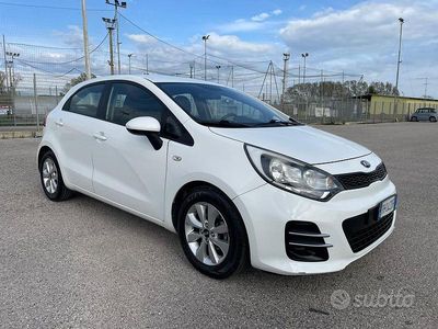 Usata Kia Rio 83 CV (61 kW) 2017 Bianco Berlina