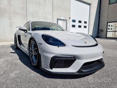 Porsche 718 Cayman GT4