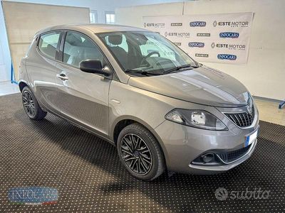 Usata Lancia Ypsilon Silver 70 CV (51 kW) 2022 Grigio metallizzato Utilitaria