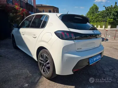 Usata Peugeot 208 Allure 101 CV (74 kW) 2023 Bianco Utilitaria