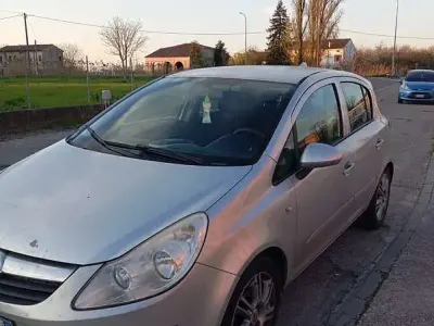 Usata Opel Corsa Club 75 CV (55 kW) 2007 Utilitaria