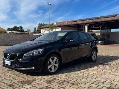 Usata Volvo V40 Business Edition 120 CV (88 kW) 2018 Nero Berlina