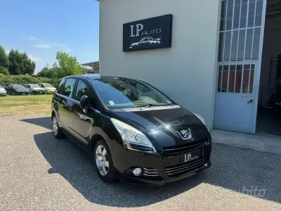 Usata Peugeot 5008 Active 112 CV (82 kW) 2012 Nero Monovolume
