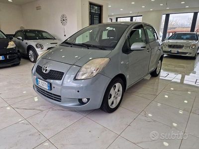 Usata Toyota Yaris 90 CV (66 kW) 2006 Grigio Utilitaria