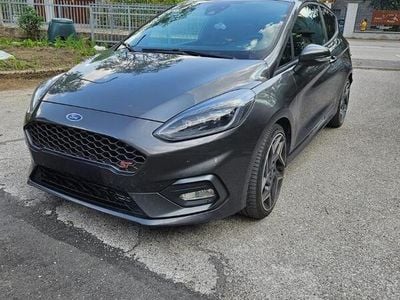Usata Ford Fiesta 200 CV (147 kW) 2019 Grigio Utilitaria