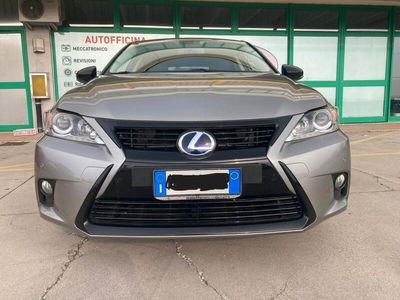 Lexus CT200h