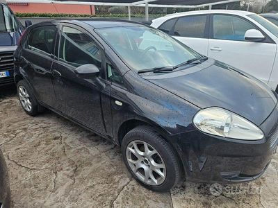 Usata Fiat Grande Punto Dynamic 77 CV (56 kW) 2009 Antracite metallizzato Utilitaria