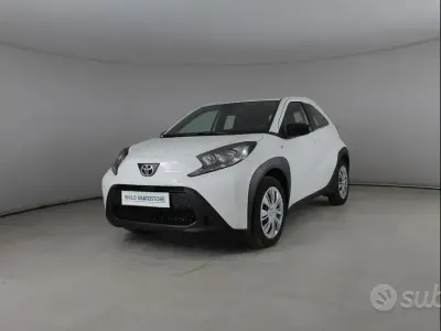 Usata Toyota Aygo X Active 72 CV (52 kW) 2025 Bianco SUV