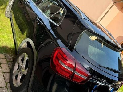 Usata Mercedes GLA200 136 CV (100 kW) 2017 Nero SUV