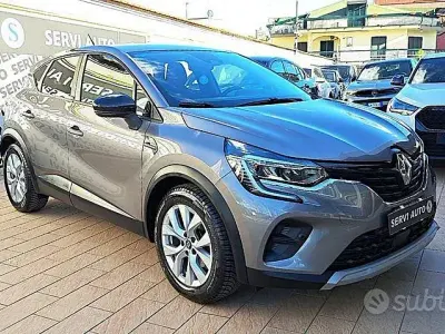 Gebraucht Renault Captur Intens 143 PS (105 kW) 2021 Grau SUV