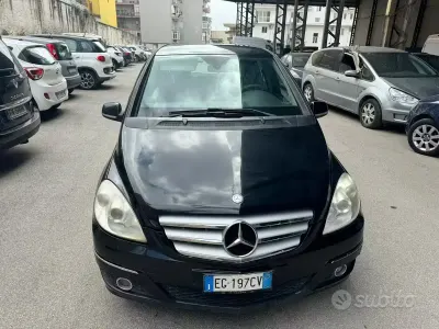 Usata Mercedes B160 95 CV (69 kW) 2011 Nero Utilitaria