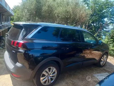 Usata Peugeot 5008 131 CV (96 kW) 2023 Nero SUV