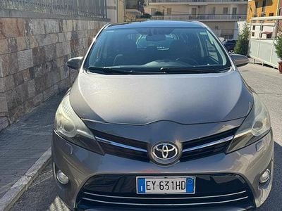 Usata Toyota Verso 112 CV (82 kW) 2015 Marrone Monovolume