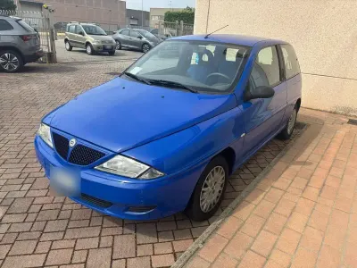 Begagnad Lancia Ypsilon 60 HK (44 kW) 2002 Blå Halvkombi