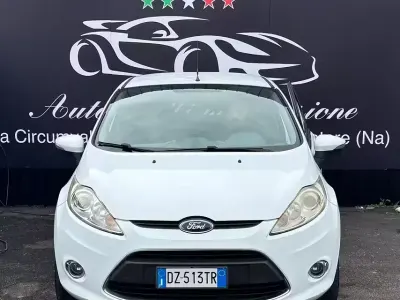 Usata Ford Fiesta Titanium 70 CV (51 kW) 2011 Bianco Berlina