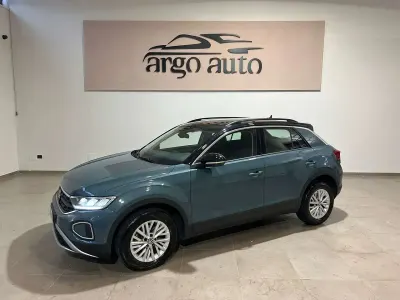 Usata VW T-Roc Life 110 CV (80 kW) 2022 Blu/azzurro SUV