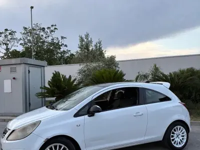 Usata Opel Corsa 75 CV (55 kW) 2009 Bianco Utilitaria
