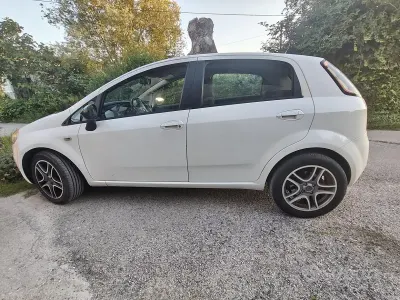Usata Fiat Grande Punto 120 CV (88 kW) 2009 Bianco Utilitaria