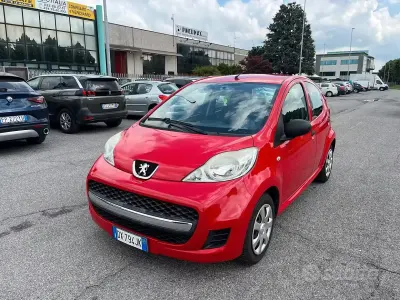 Usata Peugeot 107 68 CV (50 kW) 2009 Rosso Utilitaria
