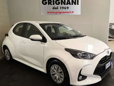 Usata Toyota Yaris Active 72 CV (52 kW) 2023 Bianco Utilitaria