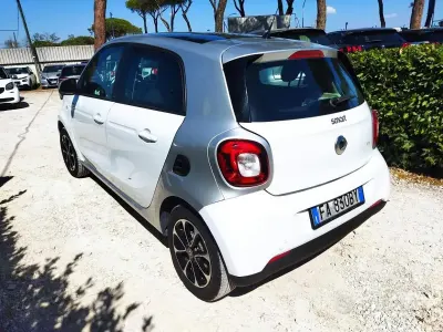 Usata Smart ForFour 69 CV (50 kW) 2015 Bianco Utilitaria