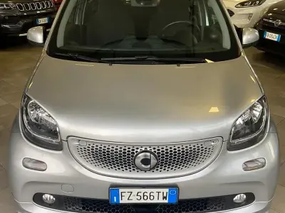 Begagnad Smart ForFour Passion 71 HK (52 kW) 2019 Grå Halvkombi